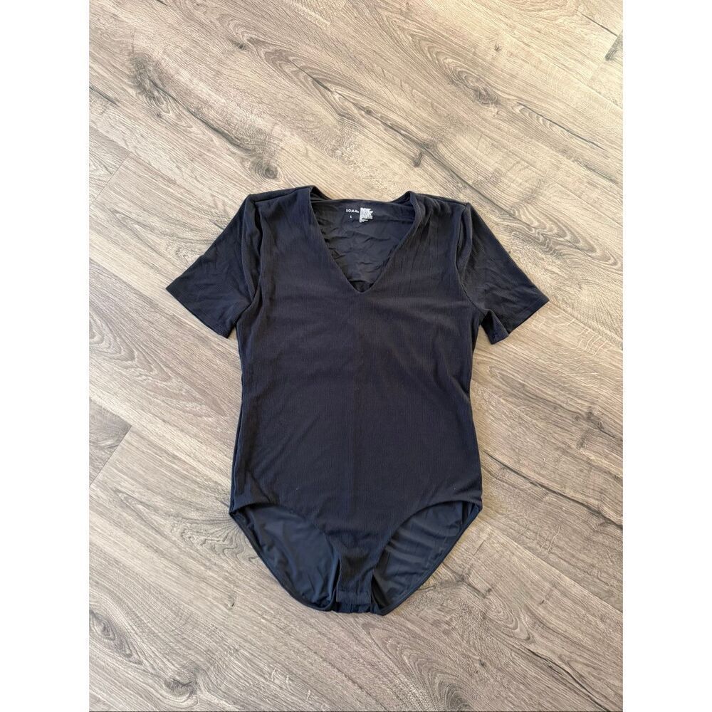 Soma Body Short-Sleeve V-Neck Bodysuit. Size Large